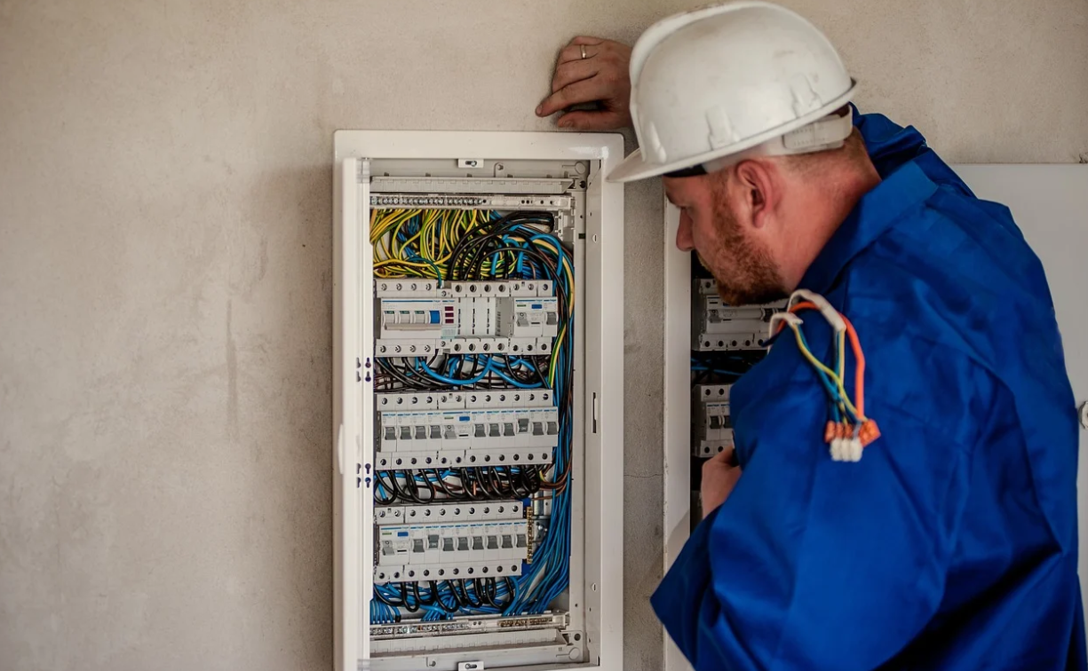 Four Aspects You Should Consider When Choosing a Wiring Installation Expert
